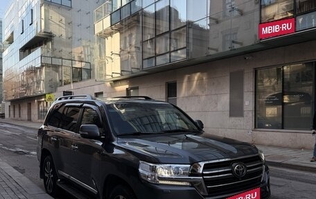 Toyota Land Cruiser 200, 2019 год, 6 800 000 рублей, 2 фотография