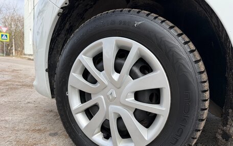 Renault Logan II, 2017 год, 899 999 рублей, 9 фотография