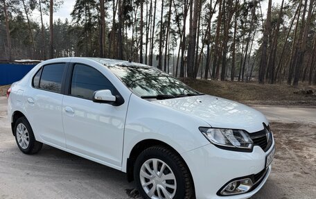 Renault Logan II, 2017 год, 899 999 рублей, 4 фотография
