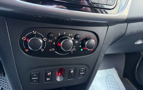 Renault Logan II, 2017 год, 899 999 рублей, 14 фотография