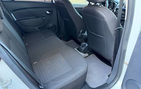 Renault Logan II, 2017 год, 899 999 рублей, 16 фотография