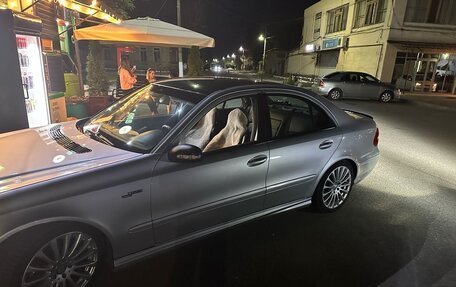 Mercedes-Benz E-Класс, 2004 год, 1 100 000 рублей, 2 фотография