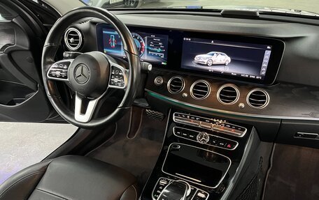 Mercedes-Benz E-Класс, 2019 год, 3 250 000 рублей, 12 фотография