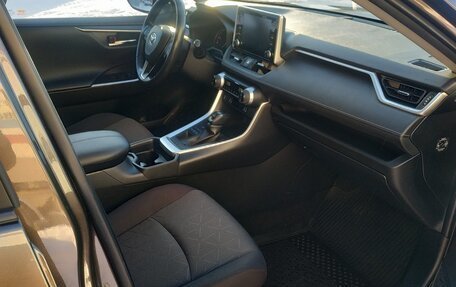 Toyota RAV4, 2021 год, 3 980 000 рублей, 8 фотография