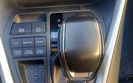 Toyota RAV4, 2021 год, 3 980 000 рублей, 10 фотография