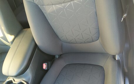 Toyota RAV4, 2021 год, 3 980 000 рублей, 14 фотография