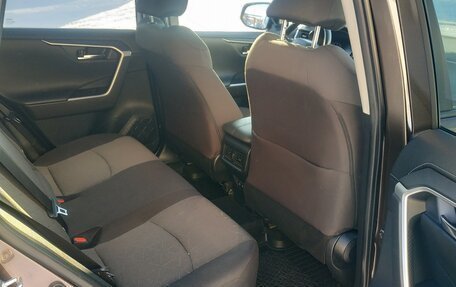 Toyota RAV4, 2021 год, 3 980 000 рублей, 27 фотография