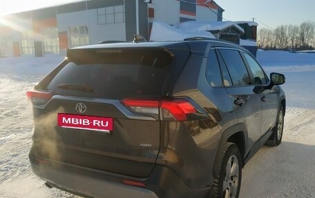 Toyota RAV4, 2021 год, 3 980 000 рублей, 21 фотография