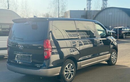 Hyundai Grand Starex Grand Starex I рестайлинг 2, 2019 год, 4 280 000 рублей, 6 фотография