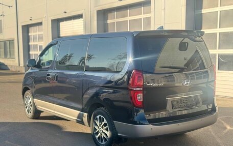 Hyundai Grand Starex Grand Starex I рестайлинг 2, 2019 год, 4 280 000 рублей, 5 фотография