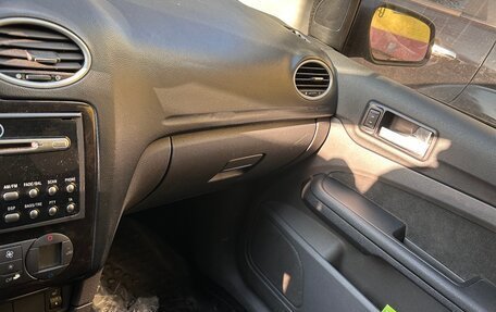 Ford Focus II рестайлинг, 2005 год, 200 000 рублей, 32 фотография