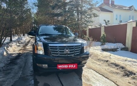 Cadillac Escalade III, 2011 год, 1 900 000 рублей, 2 фотография