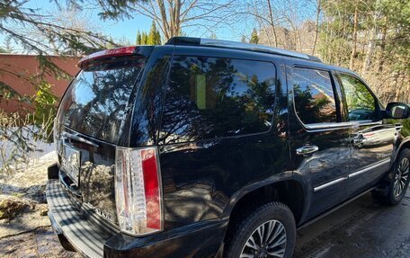 Cadillac Escalade III, 2011 год, 1 900 000 рублей, 19 фотография