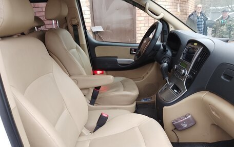 Hyundai Grand Starex Grand Starex I рестайлинг 2, 2014 год, 3 600 000 рублей, 10 фотография