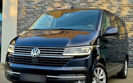 Volkswagen Multivan T6 рестайлинг, 2021 год, 7 000 000 рублей, 2 фотография