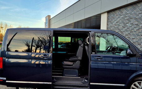 Volkswagen Multivan T6 рестайлинг, 2021 год, 7 000 000 рублей, 8 фотография