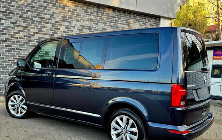 Volkswagen Multivan T6 рестайлинг, 2021 год, 7 000 000 рублей, 10 фотография