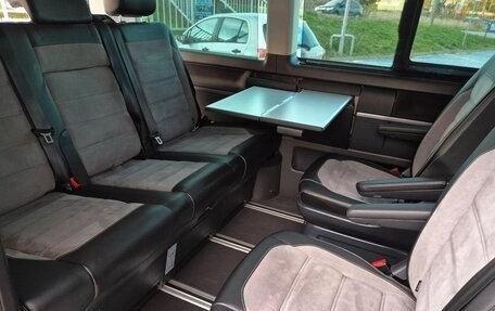 Volkswagen Multivan T6 рестайлинг, 2021 год, 7 000 000 рублей, 16 фотография