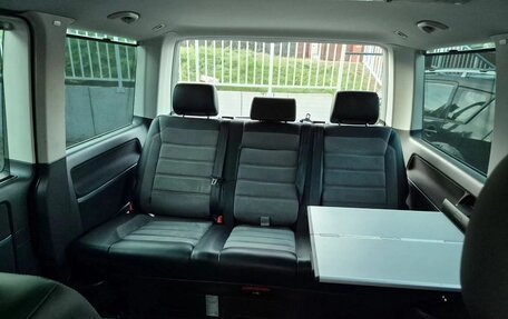 Volkswagen Multivan T6 рестайлинг, 2021 год, 7 000 000 рублей, 15 фотография