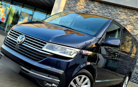 Volkswagen Multivan T6 рестайлинг, 2021 год, 7 000 000 рублей, 18 фотография