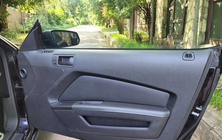 Ford Mustang VI рестайлинг, 2011 год, 1 950 000 рублей, 11 фотография