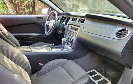 Ford Mustang VI рестайлинг, 2011 год, 1 950 000 рублей, 12 фотография