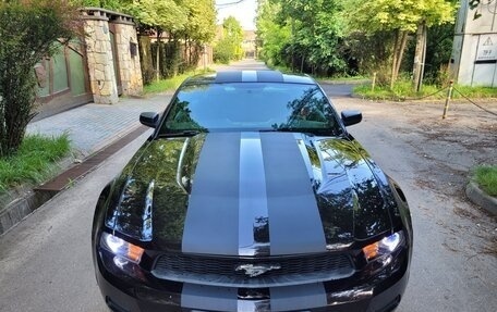 Ford Mustang VI рестайлинг, 2011 год, 1 950 000 рублей, 3 фотография