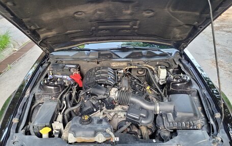 Ford Mustang VI рестайлинг, 2011 год, 1 950 000 рублей, 15 фотография