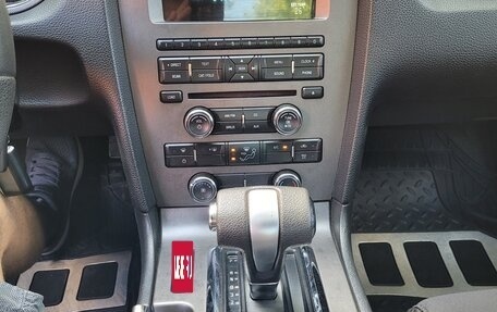 Ford Mustang VI рестайлинг, 2011 год, 1 950 000 рублей, 13 фотография