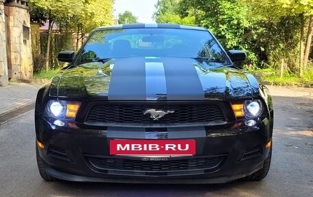 Ford Mustang VI рестайлинг, 2011 год, 1 950 000 рублей, 2 фотография