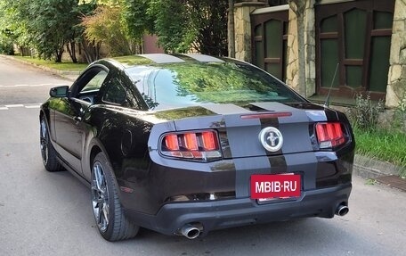 Ford Mustang VI рестайлинг, 2011 год, 1 950 000 рублей, 6 фотография