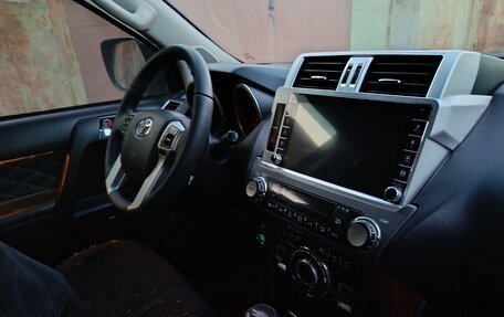 Toyota Land Cruiser Prado 150 рестайлинг 2, 2017 год, 4 500 000 рублей, 5 фотография