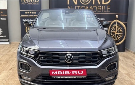 Volkswagen T-Roc I, 2022 год, 2 960 000 рублей, 2 фотография