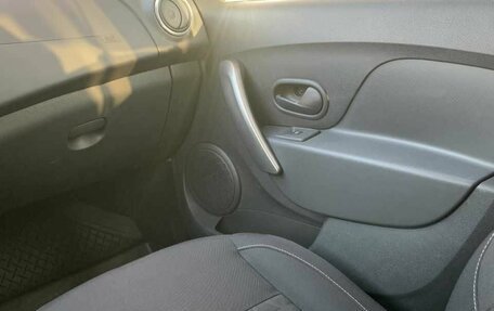 Renault Sandero II рестайлинг, 2016 год, 800 000 рублей, 21 фотография