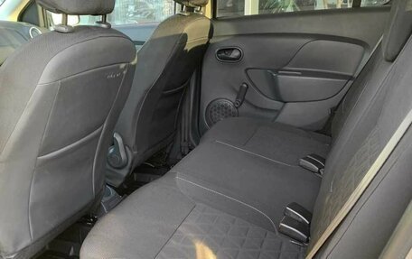 Renault Sandero II рестайлинг, 2016 год, 800 000 рублей, 24 фотография