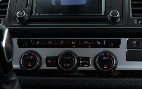 Volkswagen Multivan T6 рестайлинг, 2016 год, 3 427 077 рублей, 17 фотография