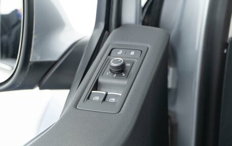 Volkswagen Multivan T6 рестайлинг, 2016 год, 3 427 077 рублей, 19 фотография