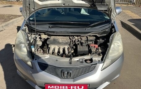 Honda Fit III, 2010 год, 850 000 рублей, 10 фотография