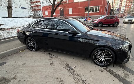 Mercedes-Benz E-Класс, 2018 год, 3 100 000 рублей, 5 фотография