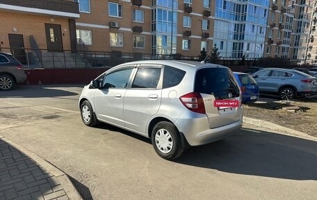 Honda Fit III, 2010 год, 850 000 рублей, 5 фотография