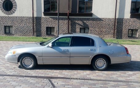 Lincoln Town Car III рестайлинг, 1998 год, 1 000 000 рублей, 5 фотография