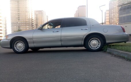 Lincoln Town Car III рестайлинг, 1998 год, 1 000 000 рублей, 6 фотография