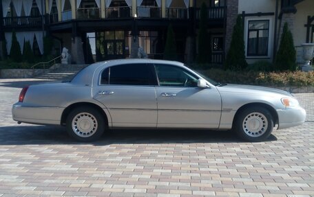 Lincoln Town Car III рестайлинг, 1998 год, 1 000 000 рублей, 4 фотография