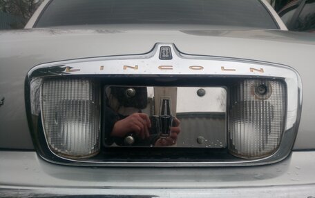 Lincoln Town Car III рестайлинг, 1998 год, 1 000 000 рублей, 11 фотография