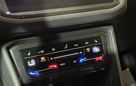 Volkswagen Tiguan II, 2021 год, 3 380 000 рублей, 13 фотография