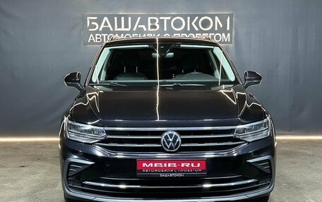 Volkswagen Tiguan II, 2021 год, 3 380 000 рублей, 2 фотография