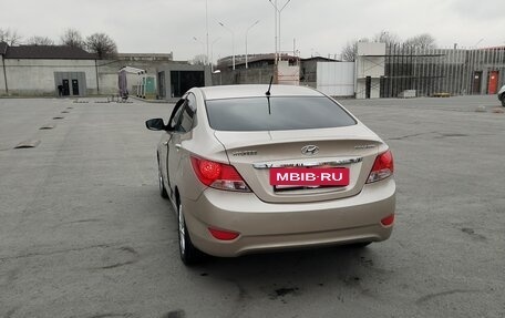 Hyundai Solaris II рестайлинг, 2012 год, 950 000 рублей, 3 фотография