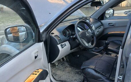 Mitsubishi L200 IV рестайлинг, 2012 год, 1 950 000 рублей, 6 фотография