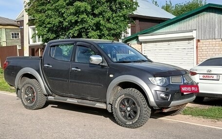 Mitsubishi L200 IV рестайлинг, 2012 год, 1 950 000 рублей, 4 фотография