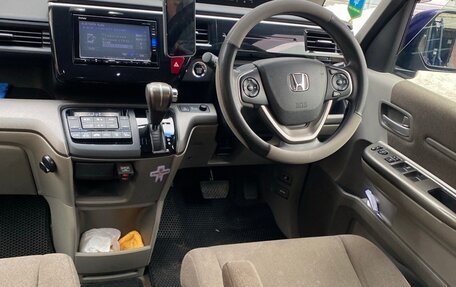 Honda Stepwgn IV, 2016 год, 1 750 000 рублей, 8 фотография